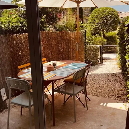 / / Marines De / Saint-tropez Daire *