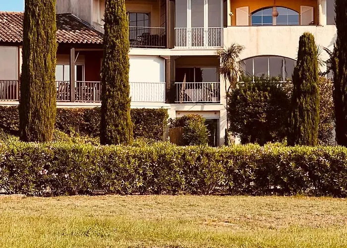 / / Marines De / Saint-tropez Апартаменты *