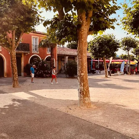 / / Marines De / Saint-tropez アパート ガッサン