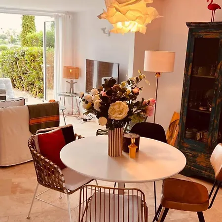 Apartament / / Marines De / Saint-tropez